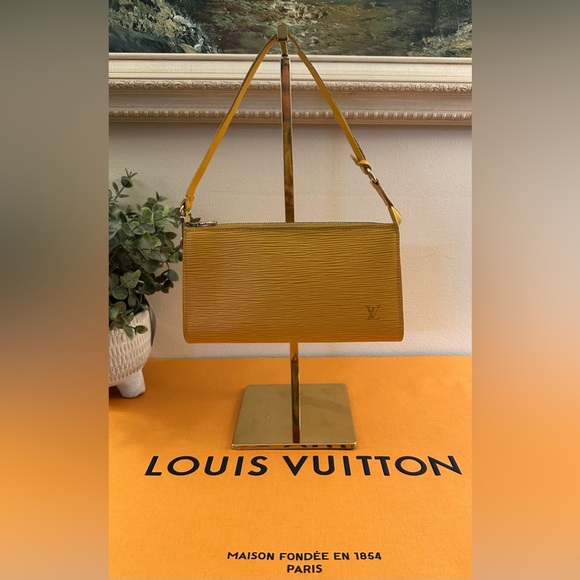 Louis Vuitton Pochette Yellow Epi Leather - Picture 3 of 11